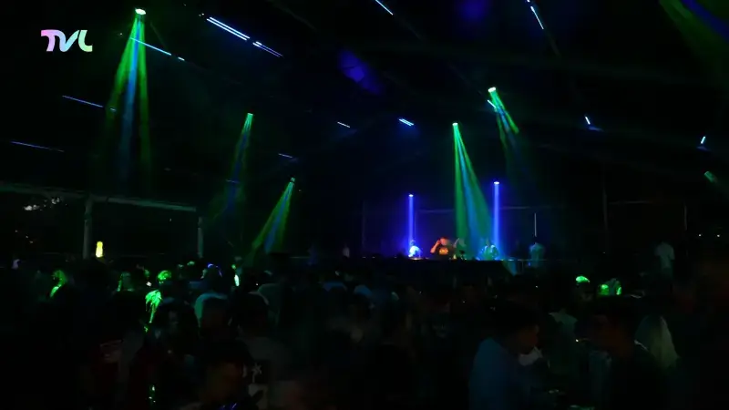 Bezoekers en artiesten genieten op Rock Herk: "Bom van liefde"