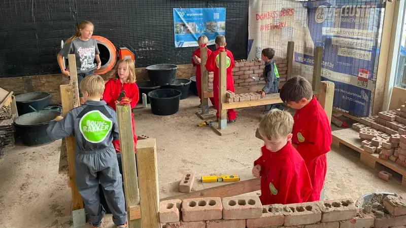 Hoofdafbeelding voor artikel 45 kinderen ontdekken bouwsector…