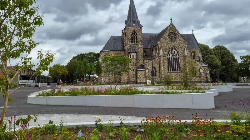 Hoofdafbeelding voor artikel Vernieuwd dorsplein moet kloppend…