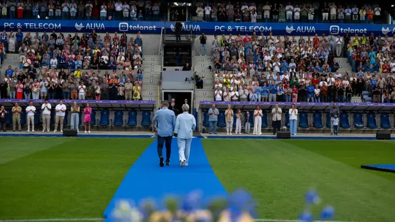 2.500 mensen nemen afscheid van Michiel Vandeweert in stadion van KRC Genk