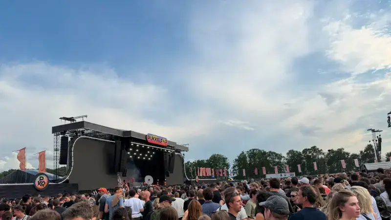 Hoofdafbeelding voor artikel Tine Oyen live tussen de feestvierders…