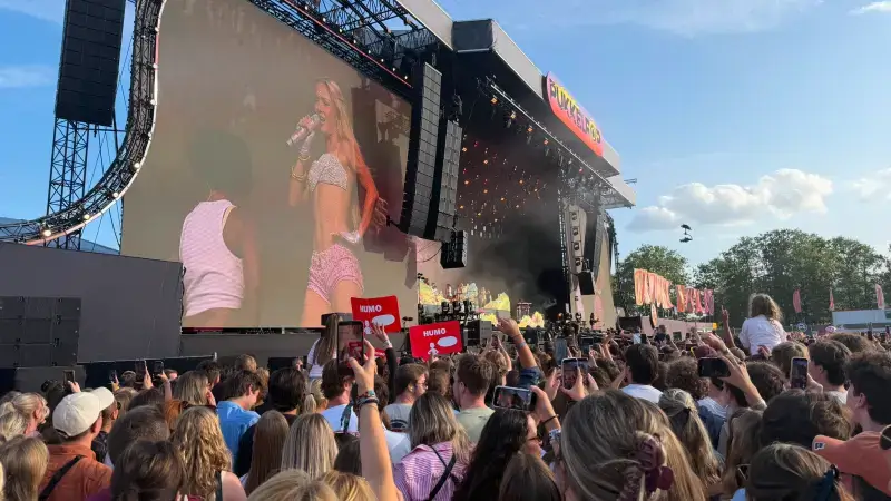 Hoofdafbeelding voor artikel Zara Larsson-gekte aan de…