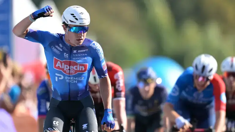 Hoofdafbeelding voor artikel Dubbelslag voor Jasper Philipsen:…