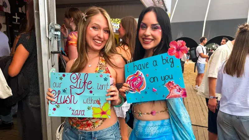 Hoofdafbeelding voor artikel Fans van Zara Larsson zijn…