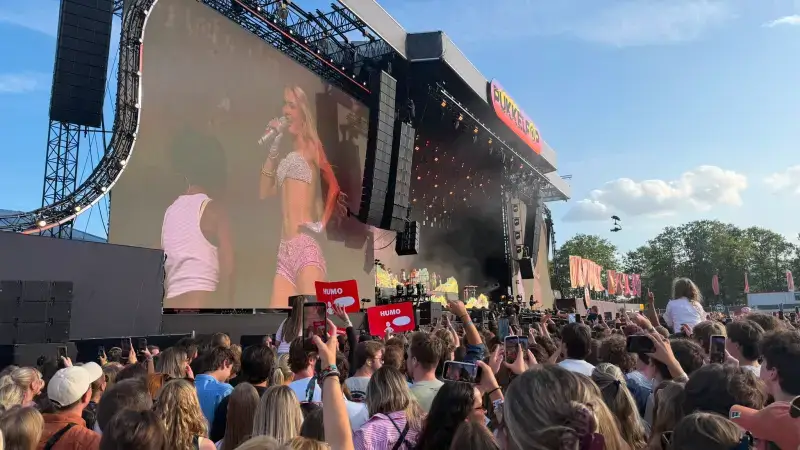 Hoofdafbeelding voor artikel Zara Larsson-gekte op laatste…