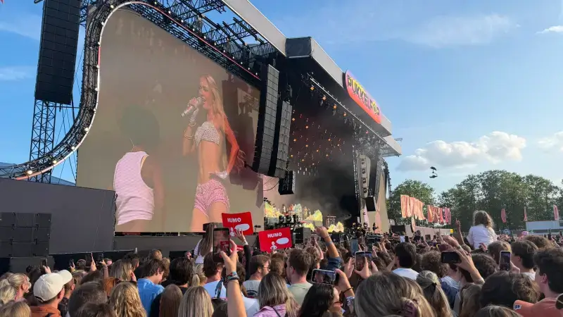 Hoofdafbeelding voor artikel Zara Larsson-gekte op laatste…