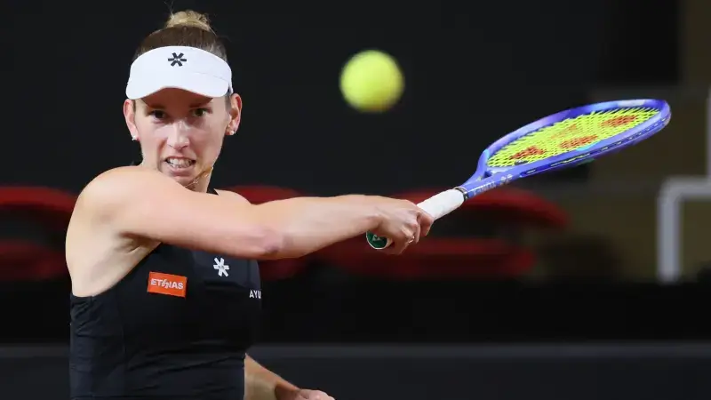 Hoofdafbeelding voor artikel Elise Mertens overleeft chaotische…