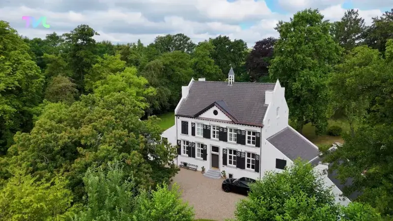 Hoofdafbeelding voor artikel WONEN - ARCHITECTUUR: Kasteel,…