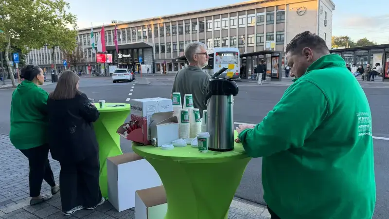 Hoofdafbeelding voor artikel ACV deelt koffiekoeken uit…