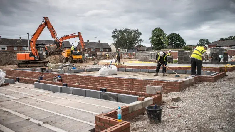 Hoofdafbeelding voor artikel Stijgende rente duwt woningbouw…