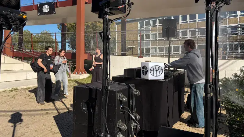 Hoofdafbeelding voor artikel DJ-collectief Hoge Druk sluiten…