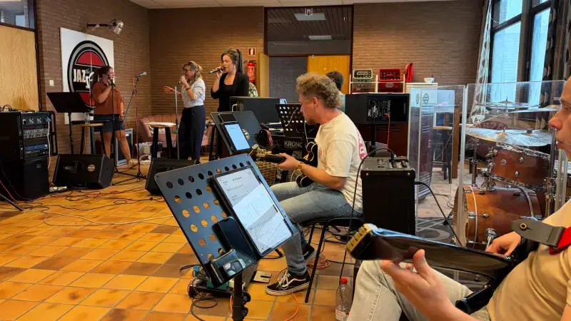 Hoofdafbeelding voor artikel Limburgse tributeband 'Back…