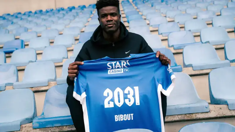 Hoofdafbeelding voor artikel Racing Genk beloont Aaron…