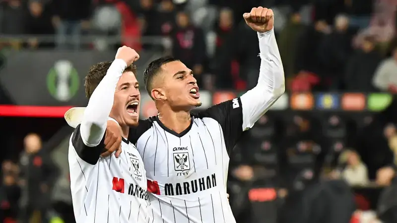 Hoofdafbeelding voor artikel STVV-trainer De Meyer: "Mydtjylland…