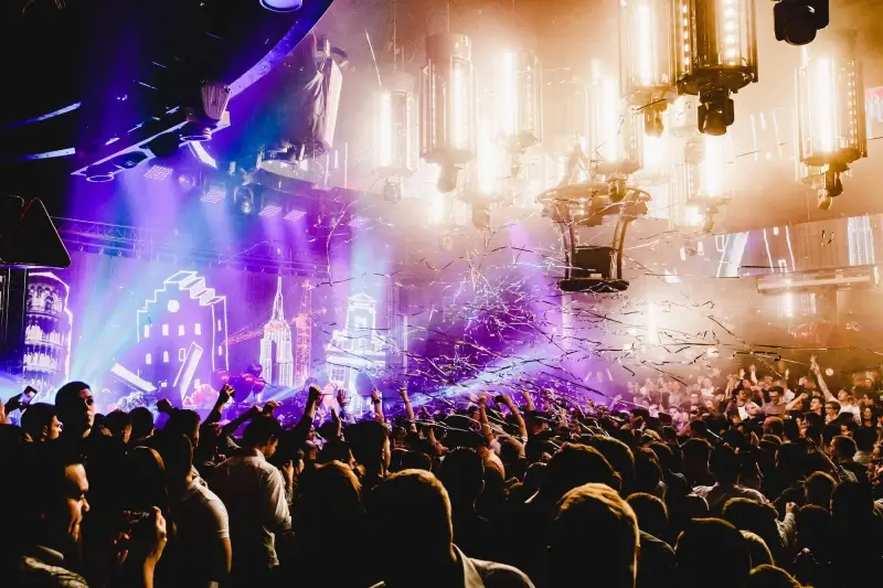 Nachtclubs herdenken 1 jaar verplichte sluiting