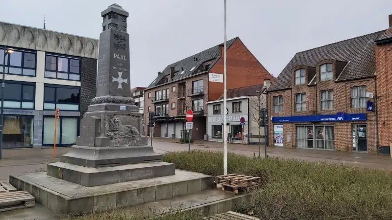 Oorlogsmonument Paal terug na grondige restauratie