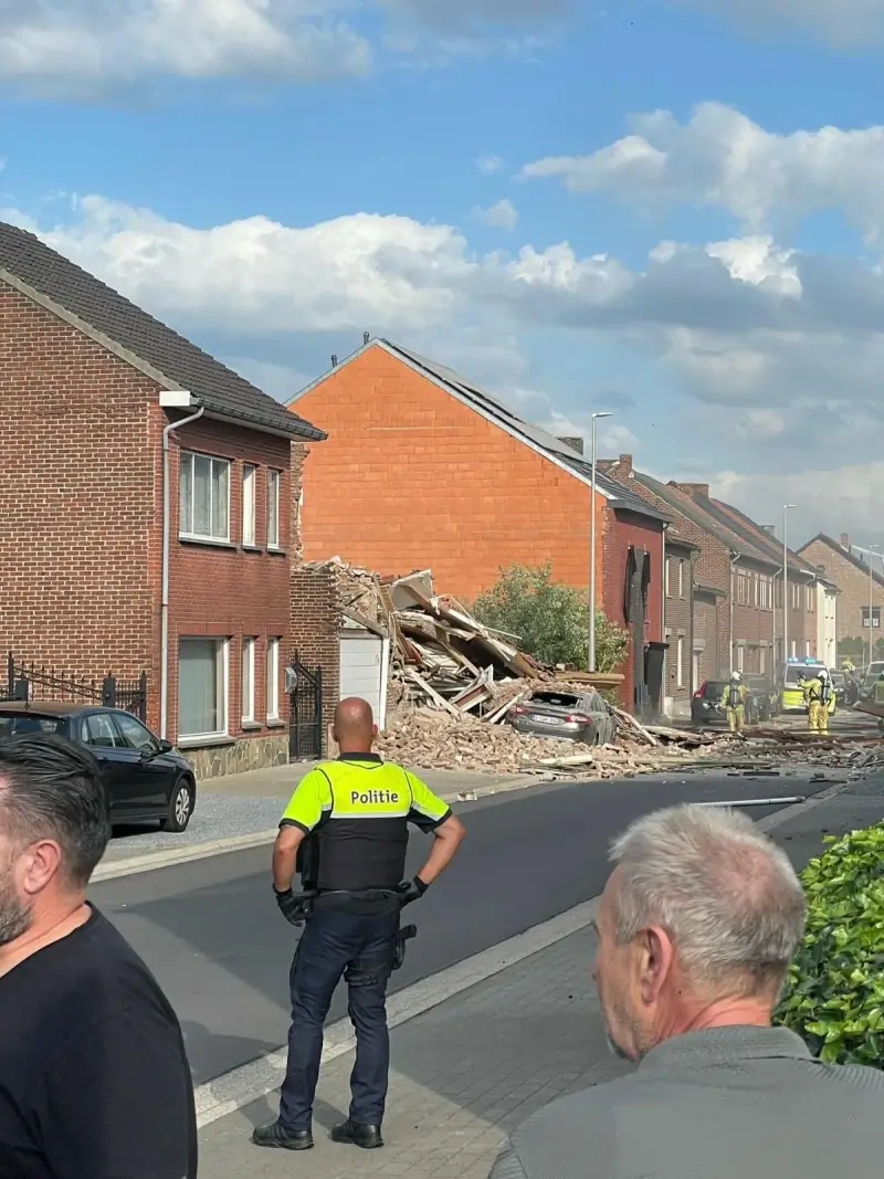 Gasontploffing verwoest twee woningen in Maasmechelen
