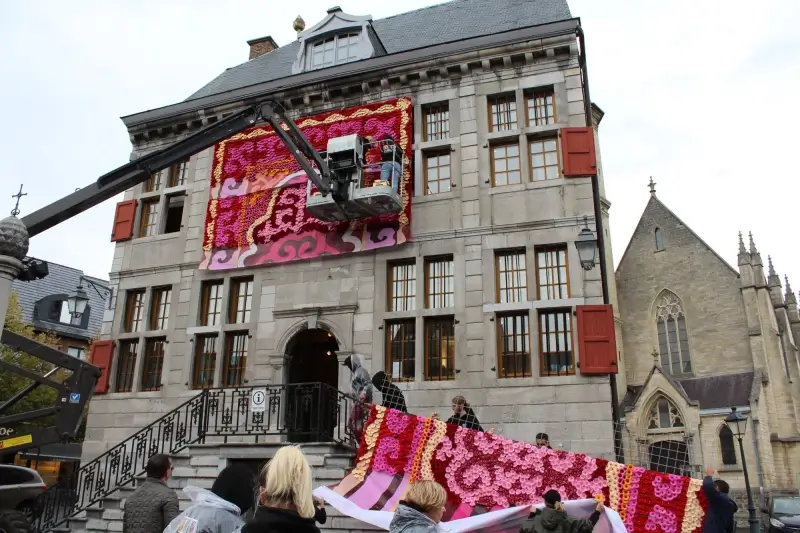 Stadhuis Bilzen in de bloemetjes gezet voor internationaal festival