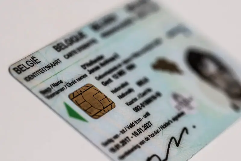 Drukte aan gemeenteloketten door vernieuwing identiteitskaarten: Oudsbergen werft extra medewerker aan