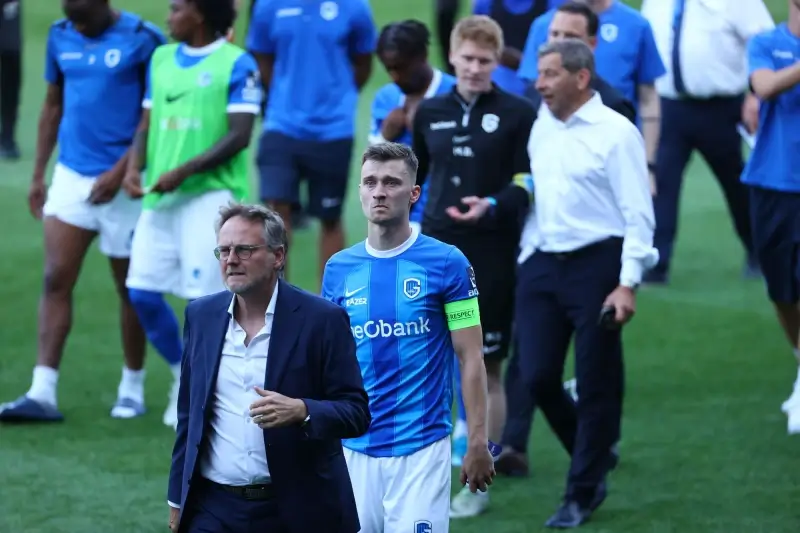 Toby Alderweireld trapt titeldroom van Racing Genk aan diggelen in knotsgek slot