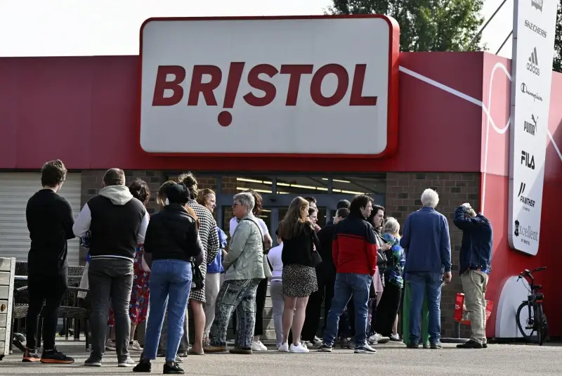 Limburgse Bristolwinkels overgenomen door Chaussea en Torfs: 250 jobs gered