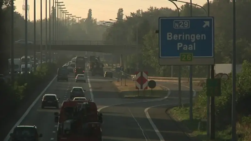Politie vraagt bestuurders om extra rijstrook op Klaverblad te gebruiken