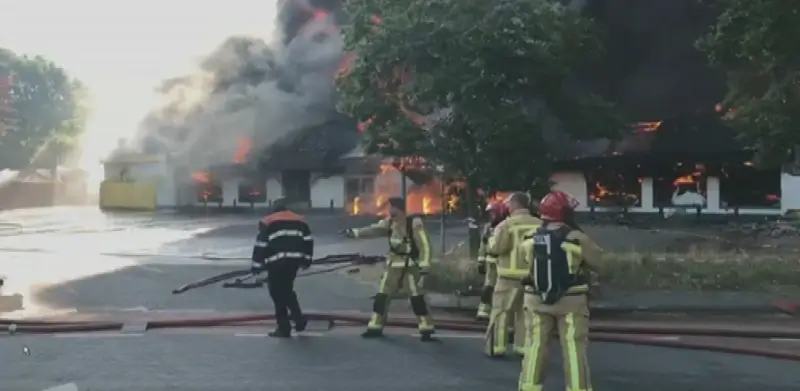 Inwoners van Hamont-Achel moeten ramen en deuren sluiten voor zware brand