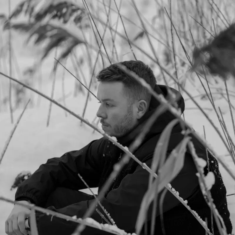 Genkse muzikant brengt nieuwe single 'Oppenheimer' uit