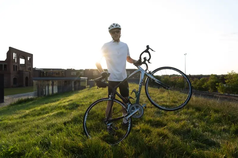 Daniël Busser lanceert officiële anthem voor EK Wielrennen: 'Zet Mich Toch Op Menne Fiets’