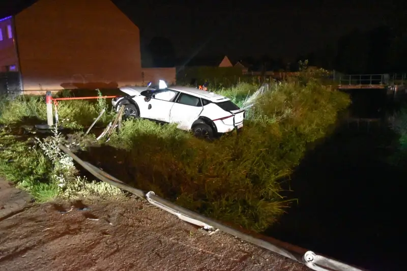 Bestuurder overleden na zware crash op Dommelbrug in Pelt