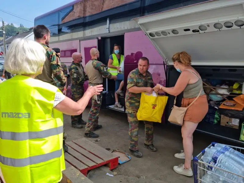 Twee Genkse jongedames zetten hulpactie op poten voor het zwaar getroffen Pepinster