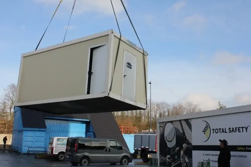 Total Safety Europe schenkt lescontainers aan het Reddingscentrum Vicky & Alexis