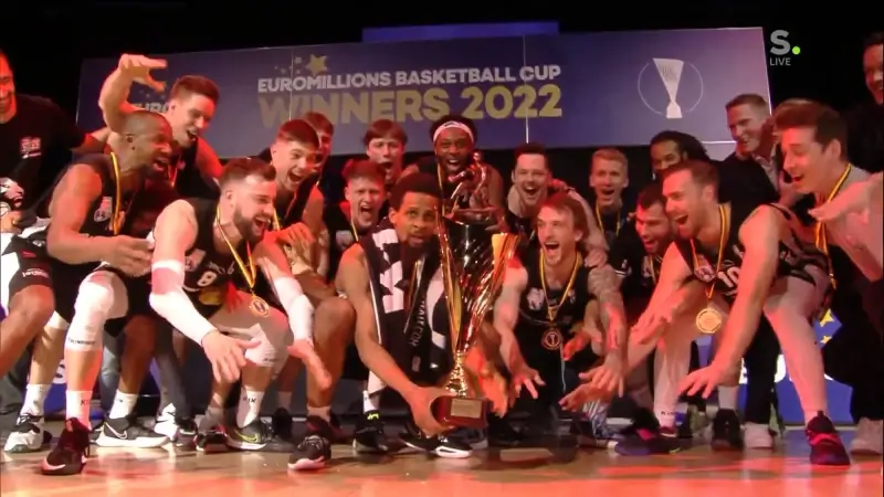 HISTORISCH! Limburg United verslaat Oostende en pakt beker van België