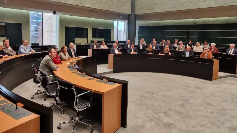 Provincieraad geïnstalleerd: nieuwe gedeputeerden en provincieraadsleden leggen eed af