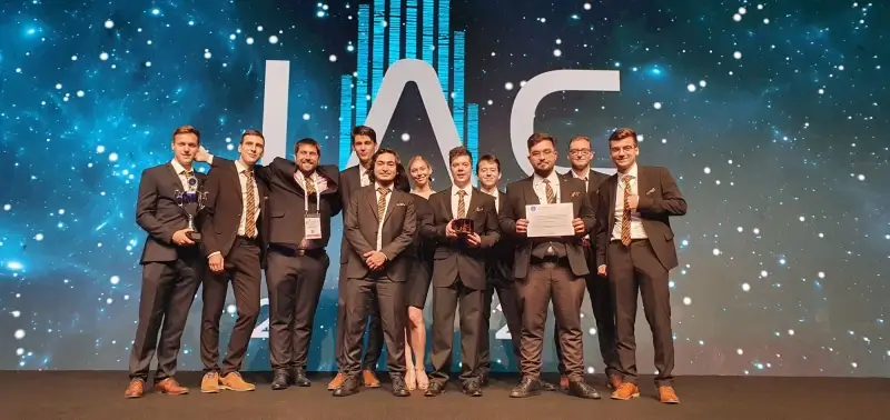 UHasselt-studenten OSCAR-QUBE winnen prestigieuze prijs op grootste ruimtevaartcongres