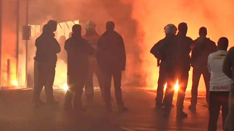 KRC Genk-supporter gearresteerd na gooien met Bengaals vuurwerk in supportersvak Standard