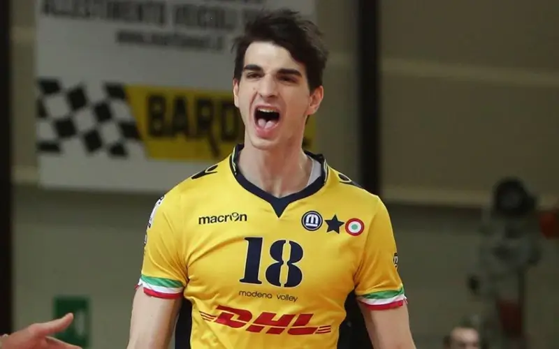 Middenman Nicholas Sighinolfi naar NOLIKO Maaseik