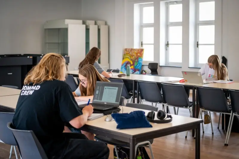 Truiense jongeren kunnen studeren in blokbar in museum DE MINDERE
