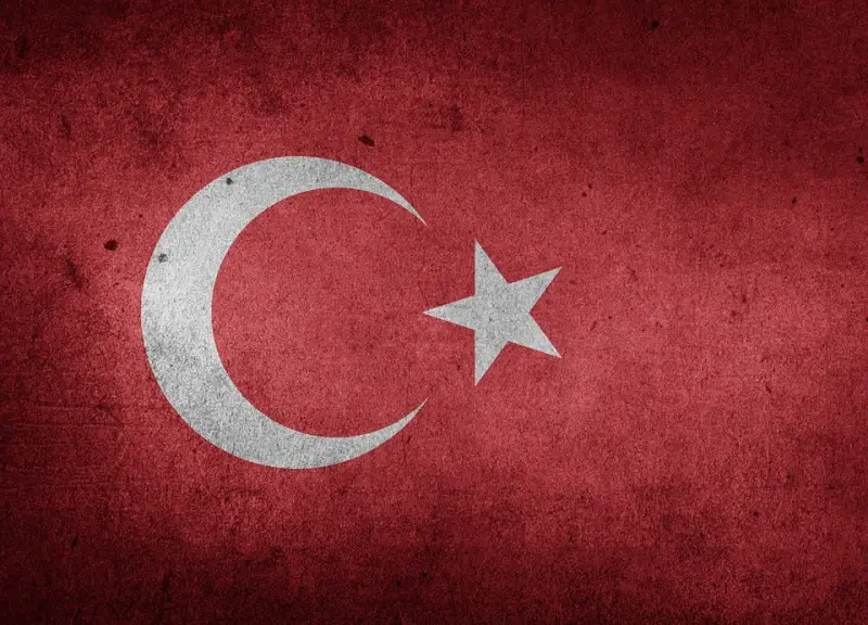 Erdogan kondigt noodtoestand af voor 3 maanden.