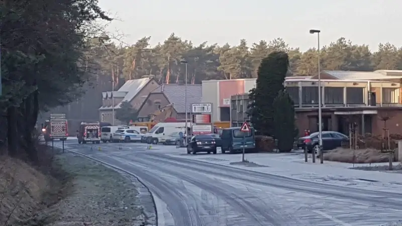 Politie treft drie lichamen aan in loods in Eksel
