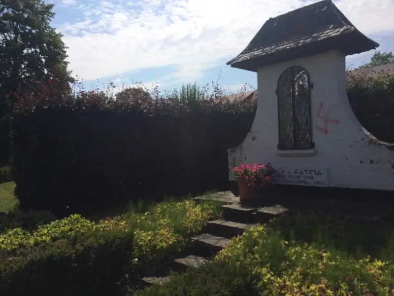 Vandalen bekladden centrum van Kuringen met hakenkruisen
