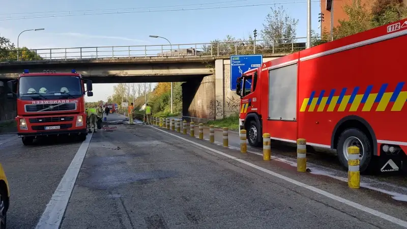 Opnieuw vrachtwagen gebotst tegen brug aan Stayen