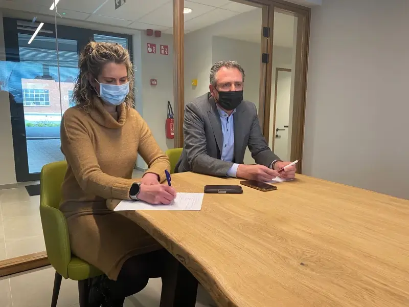 Om 12u30 live verslag vanuit de school Sint-Ferdinand in Lummen. 21 kinderen betrokken bij zwaar ongeval met schoolbus.