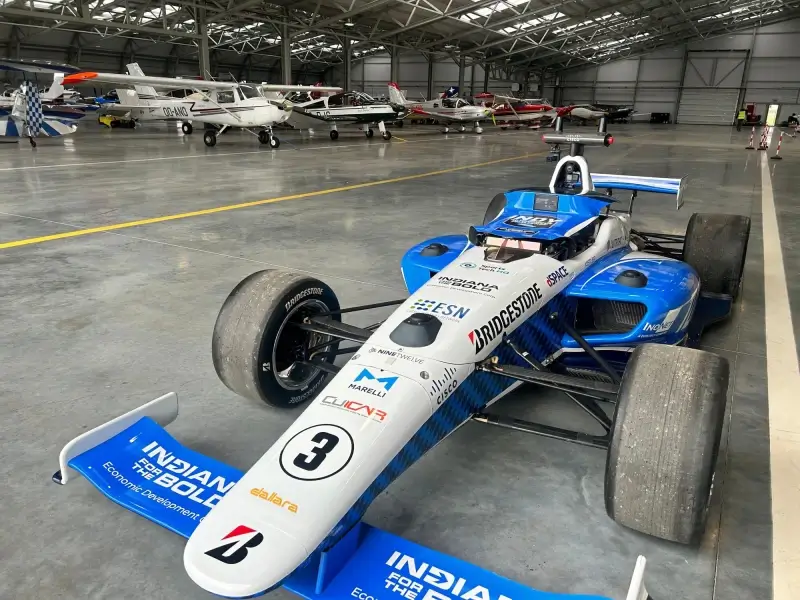 Eerste autonome racewagen aangekomen op DronePort Sint-Truiden: "Via racebaan commerciële toepassingen ontwikkelen"