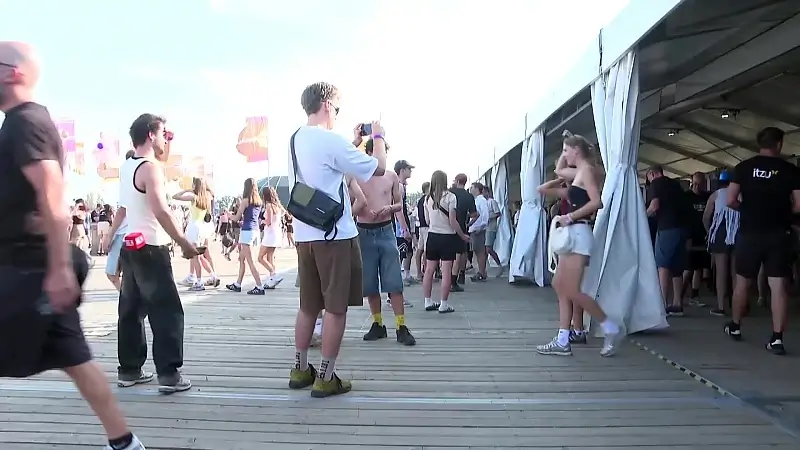 Eerste festivalgangers betreden Pukkelpopweide: "Heel jaar naar uitgekeken"