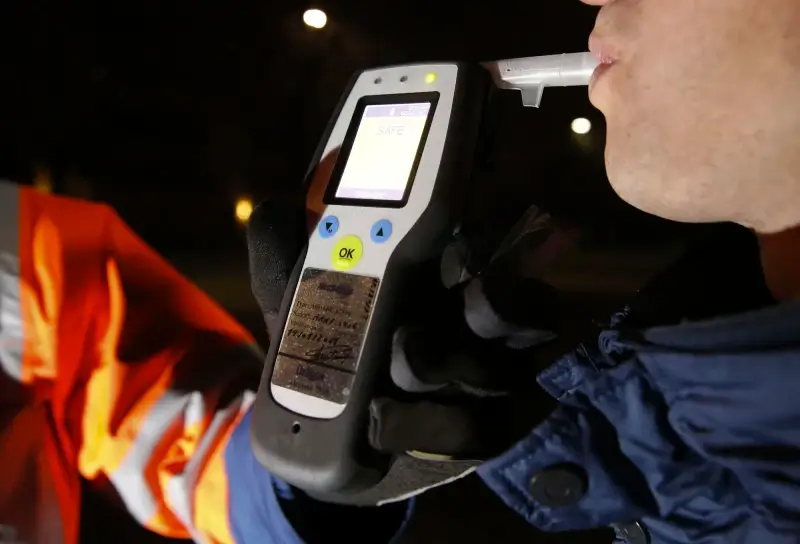 Dronken bestuurder die politiecontrole ontvlucht crasht op wegenwerken in Meershoven