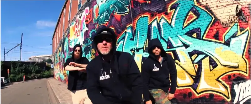 Rappers van AMN komen hard tijdens cypher