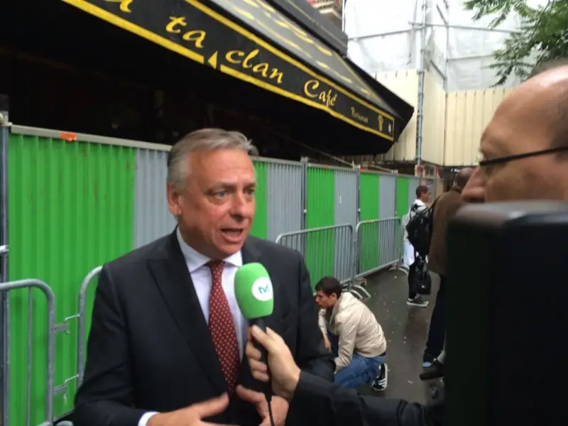 Parlementaire onderzoekscommissie Terreur bezoekt Bataclan in Parijs