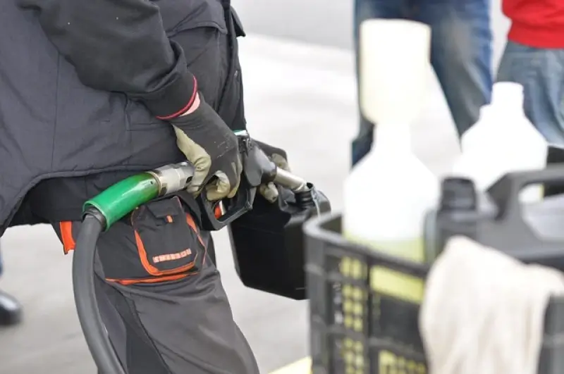 Benzine wordt morgen duurder