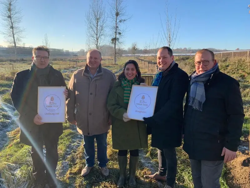 Borgloon en Limburg.net ontvangen bronzen boslabel uit handen van minister Demir